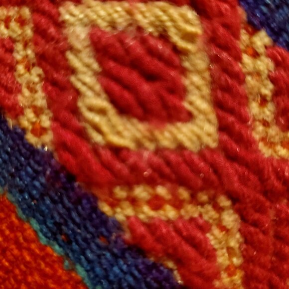 Antique Poncho Tierra del Fuego – Traditional Red Handwoven Textile for Outdoor - Picture 5 of 5